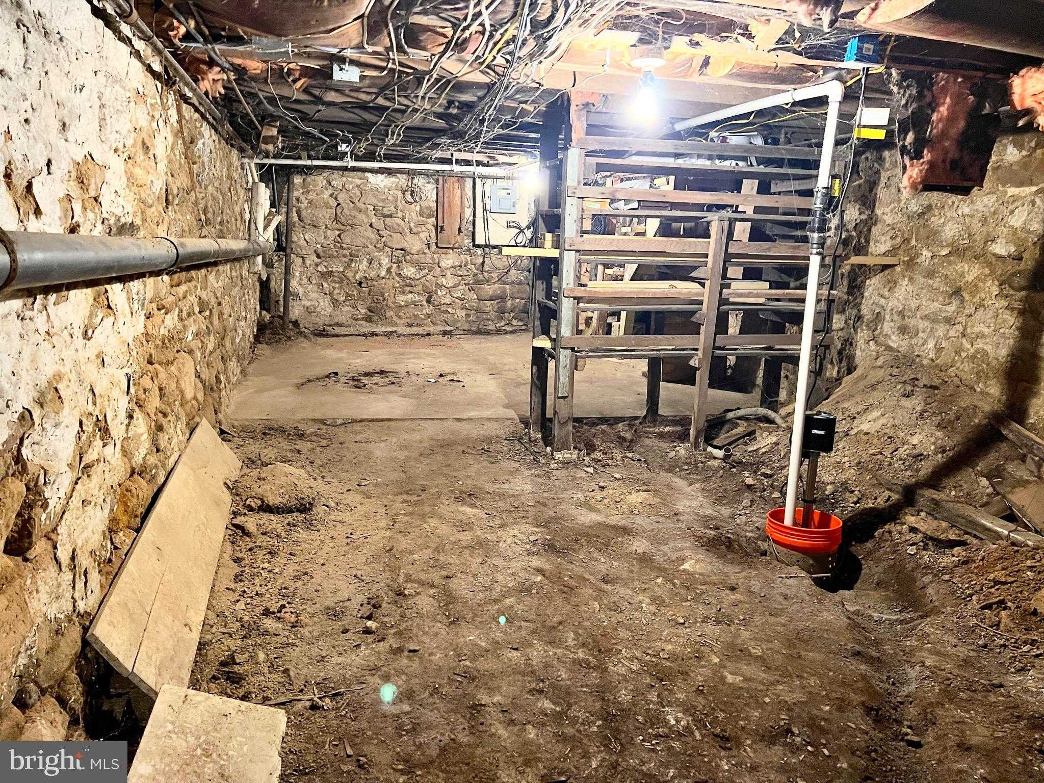 323 N Hobart St photo 54