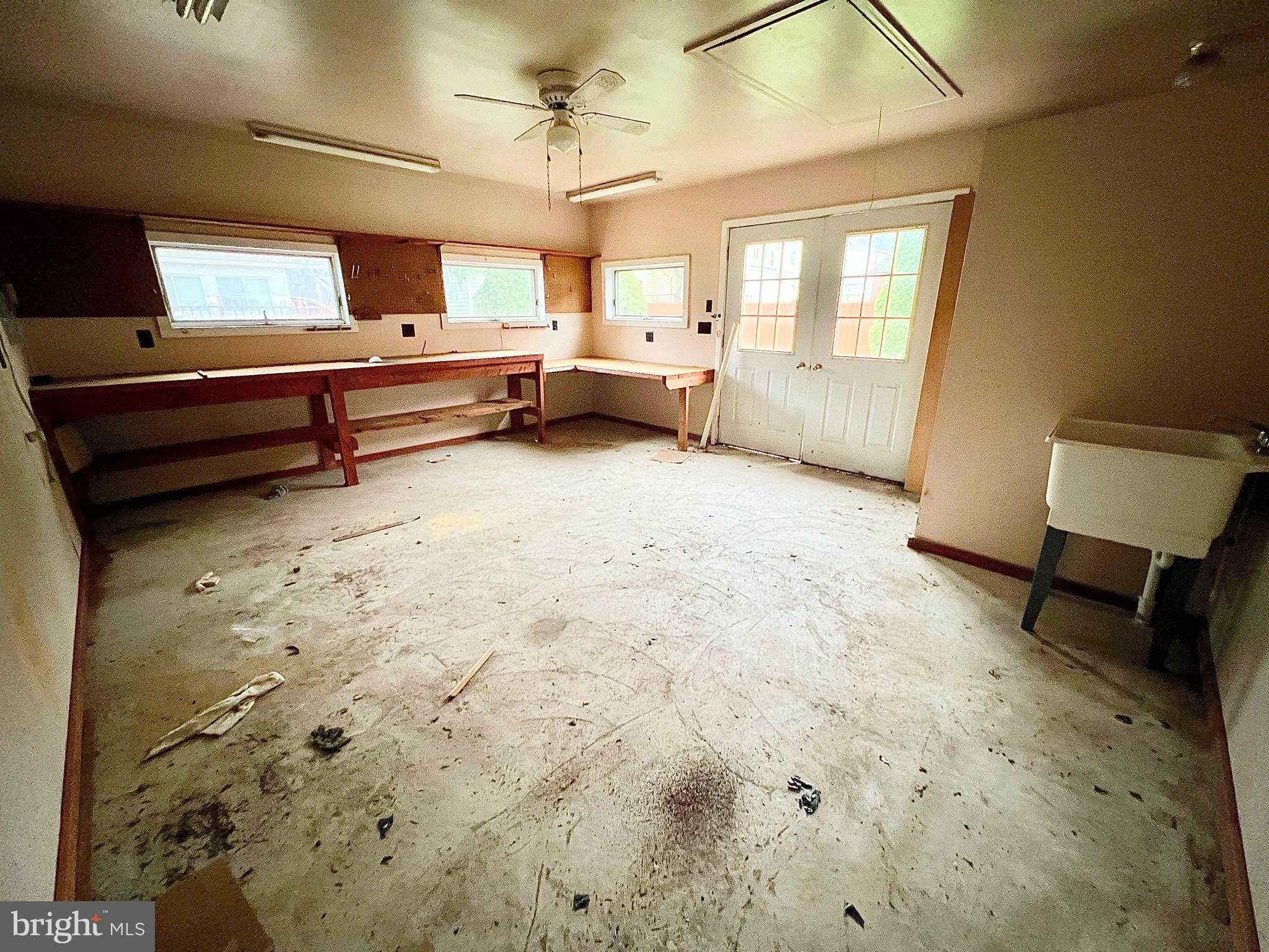 323 N Hobart St photo 64