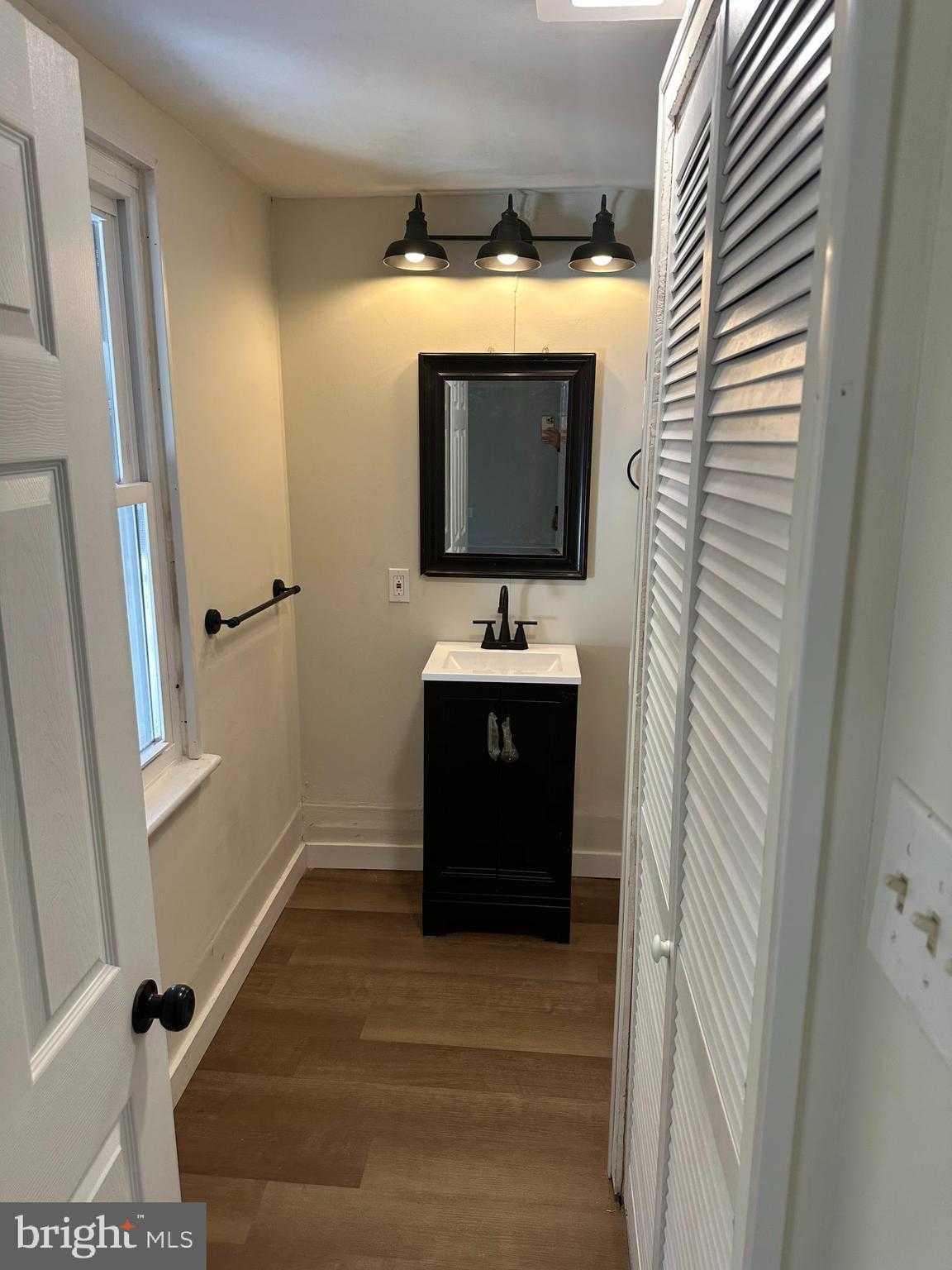 730 Baker St photo 49