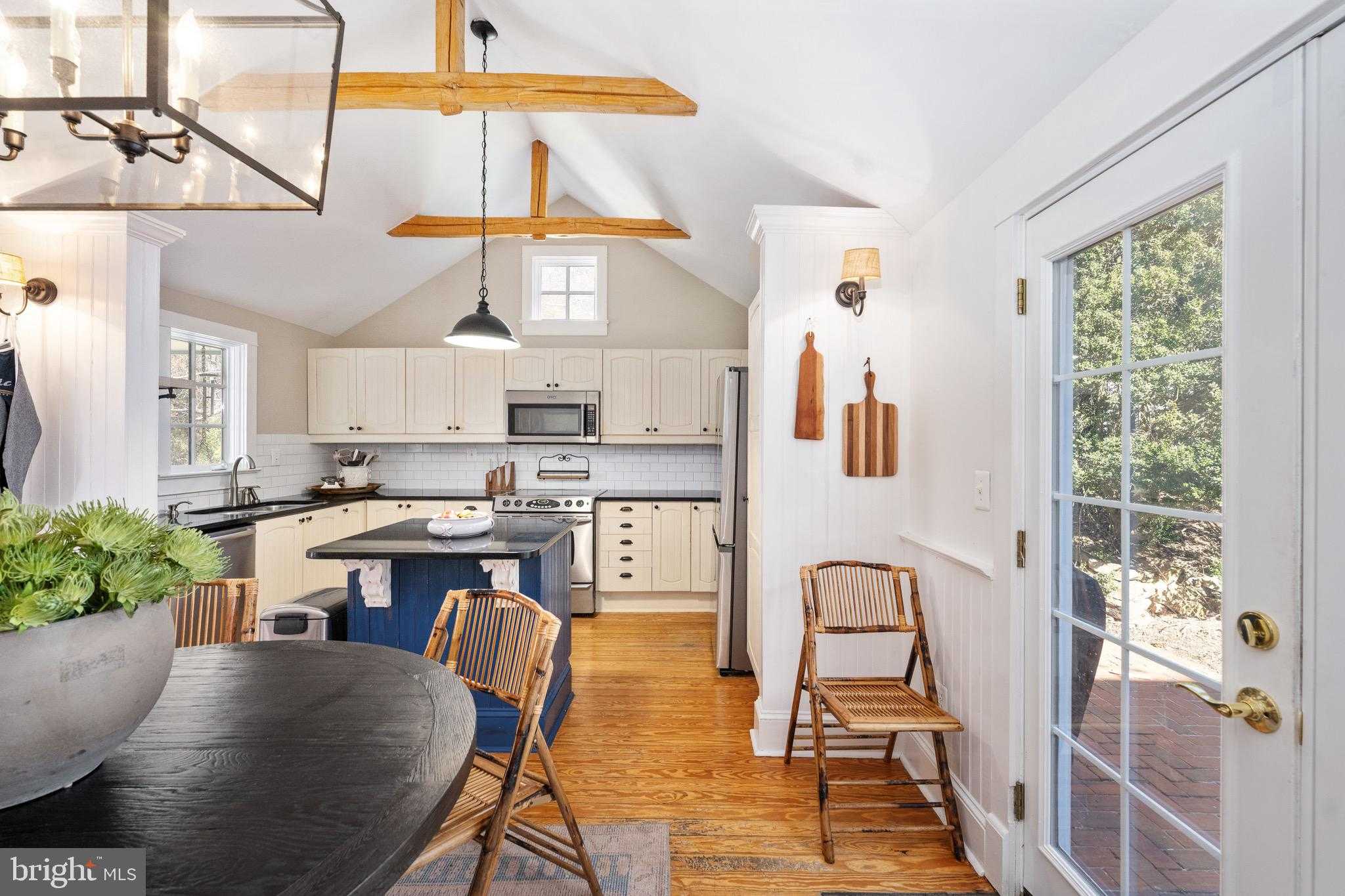 560 Richmond Rd photo 30