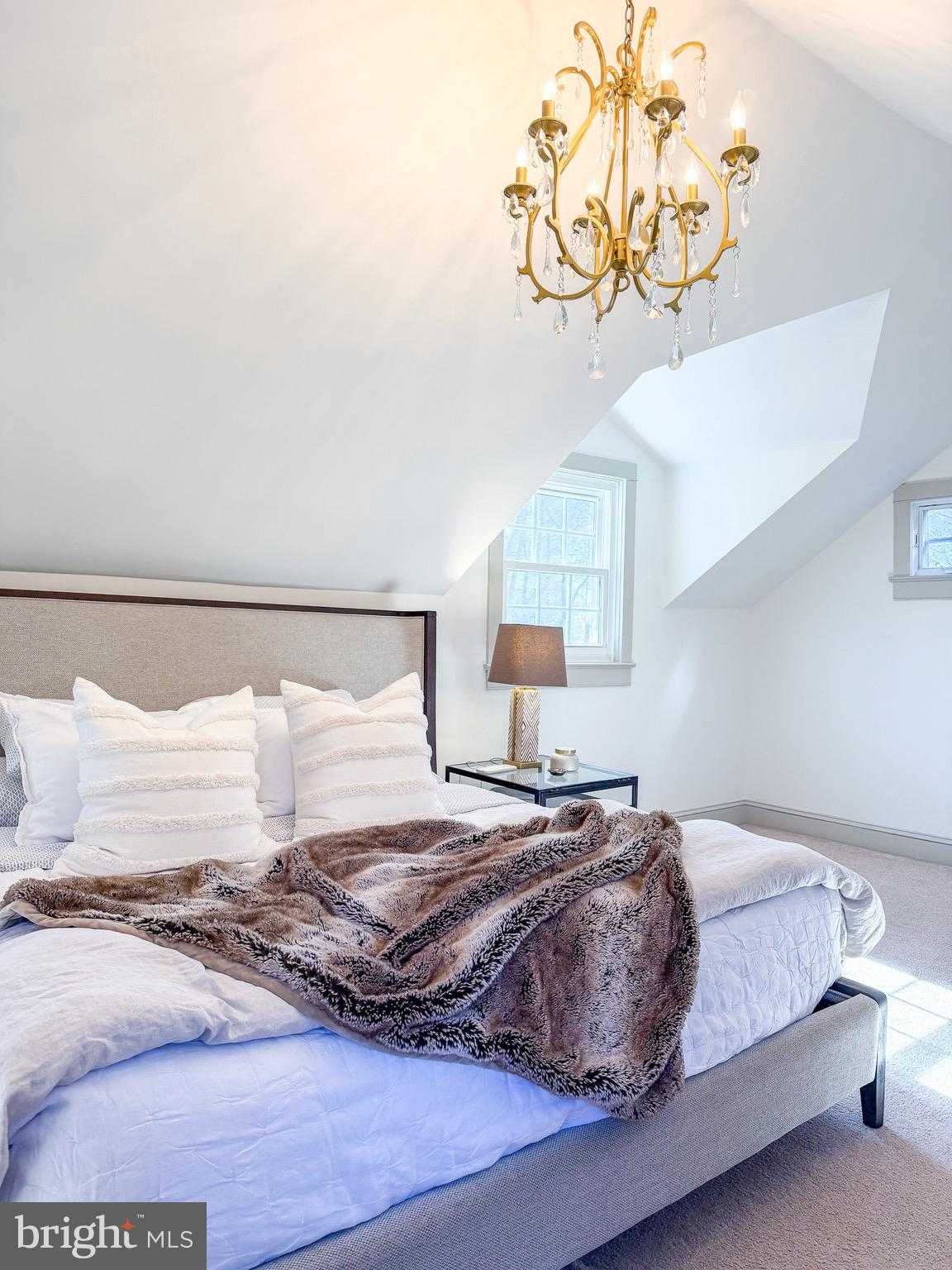 560 Richmond Rd photo 53