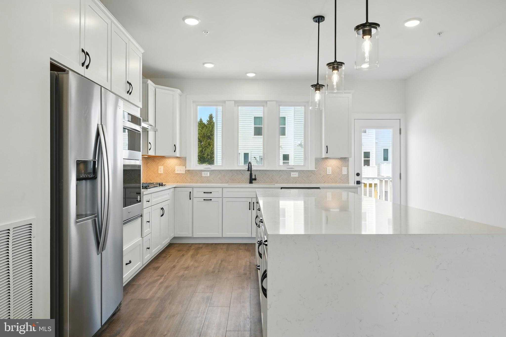 19722 Peach Flower Ter photo 22