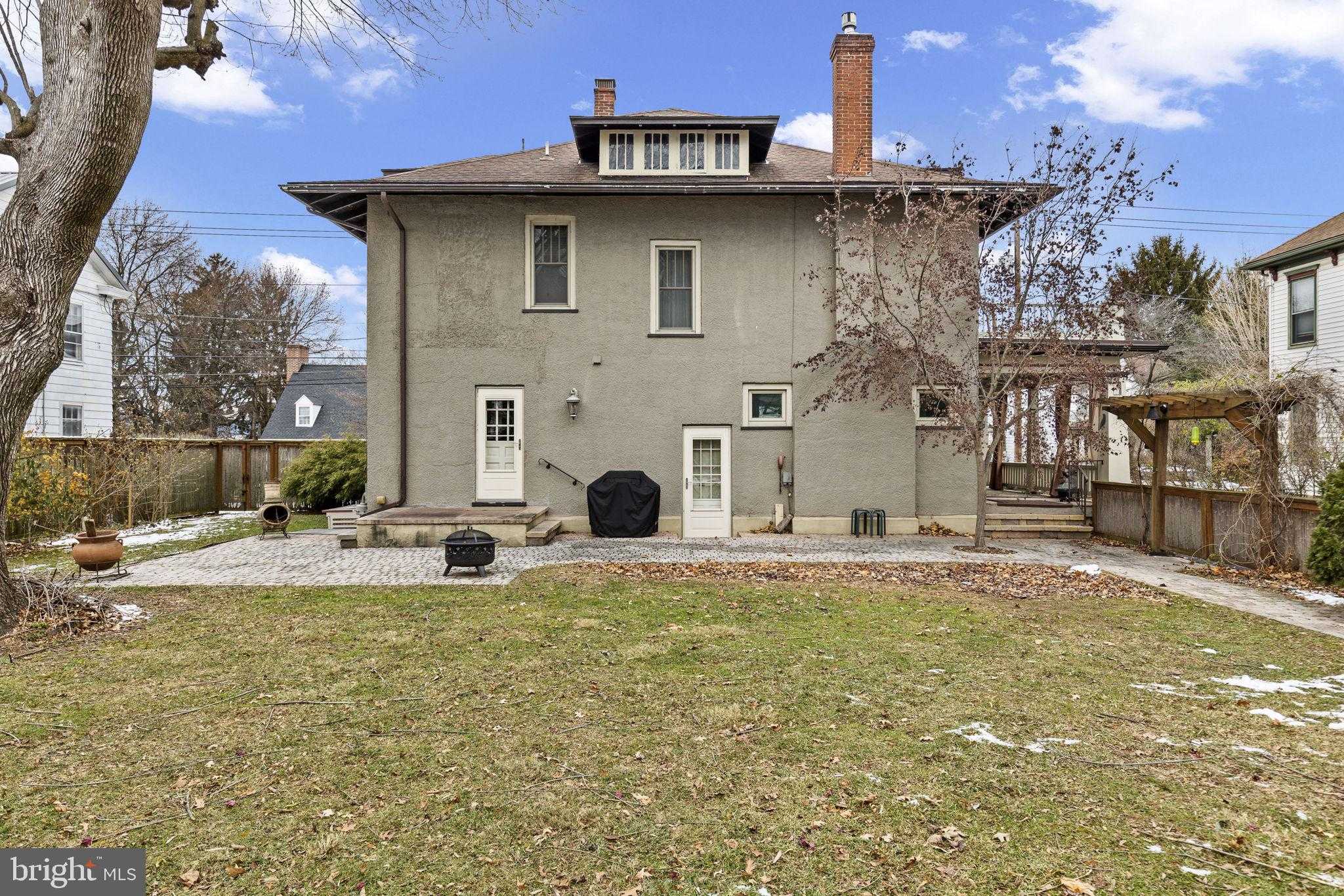 517 W Main St photo 4