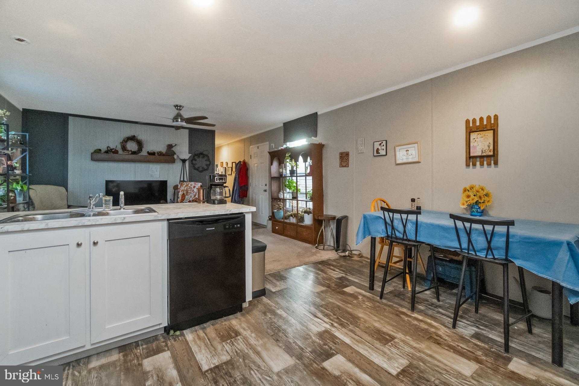 1041 Dogwood St photo 11