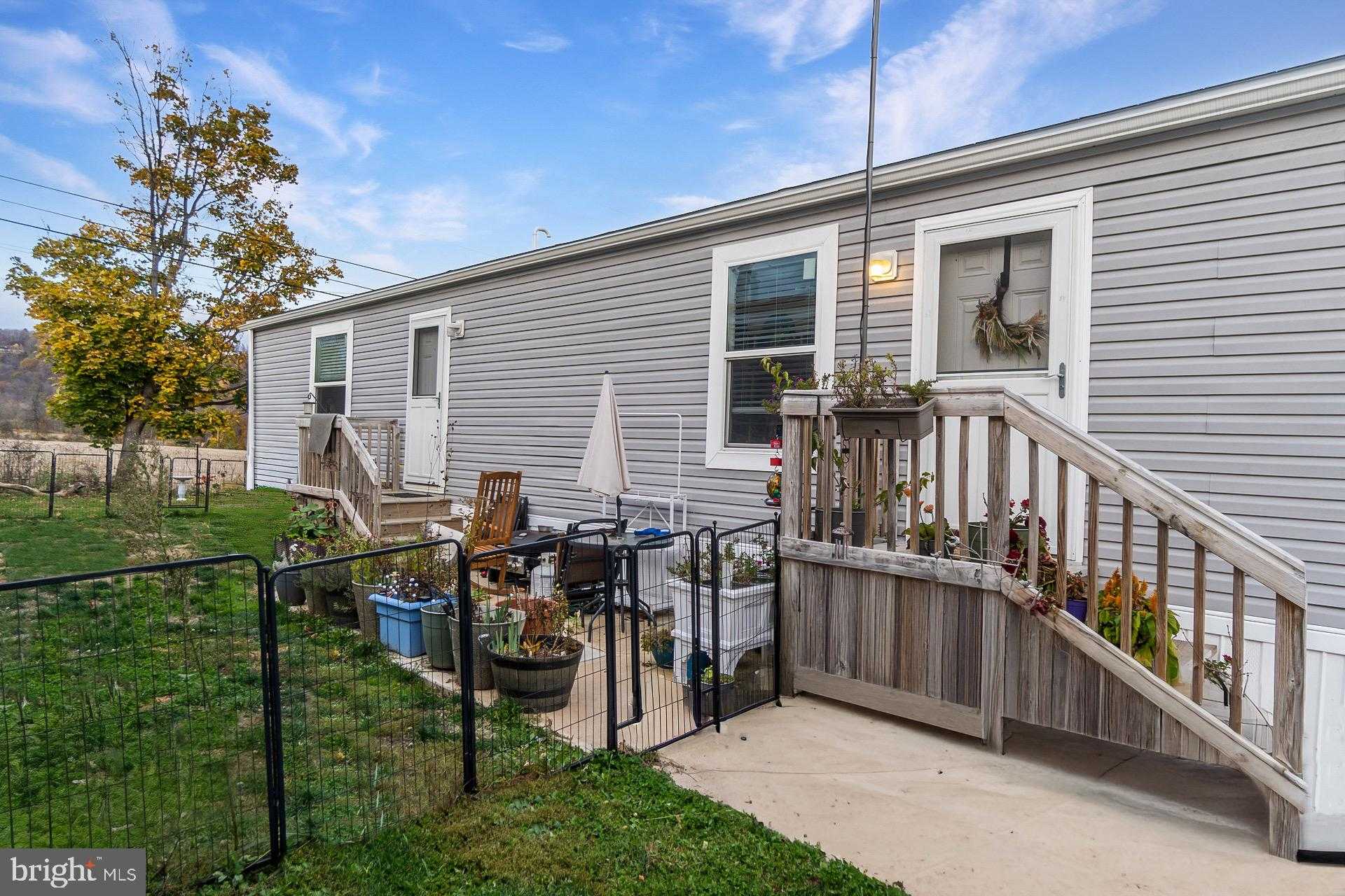 1041 Dogwood St photo 3