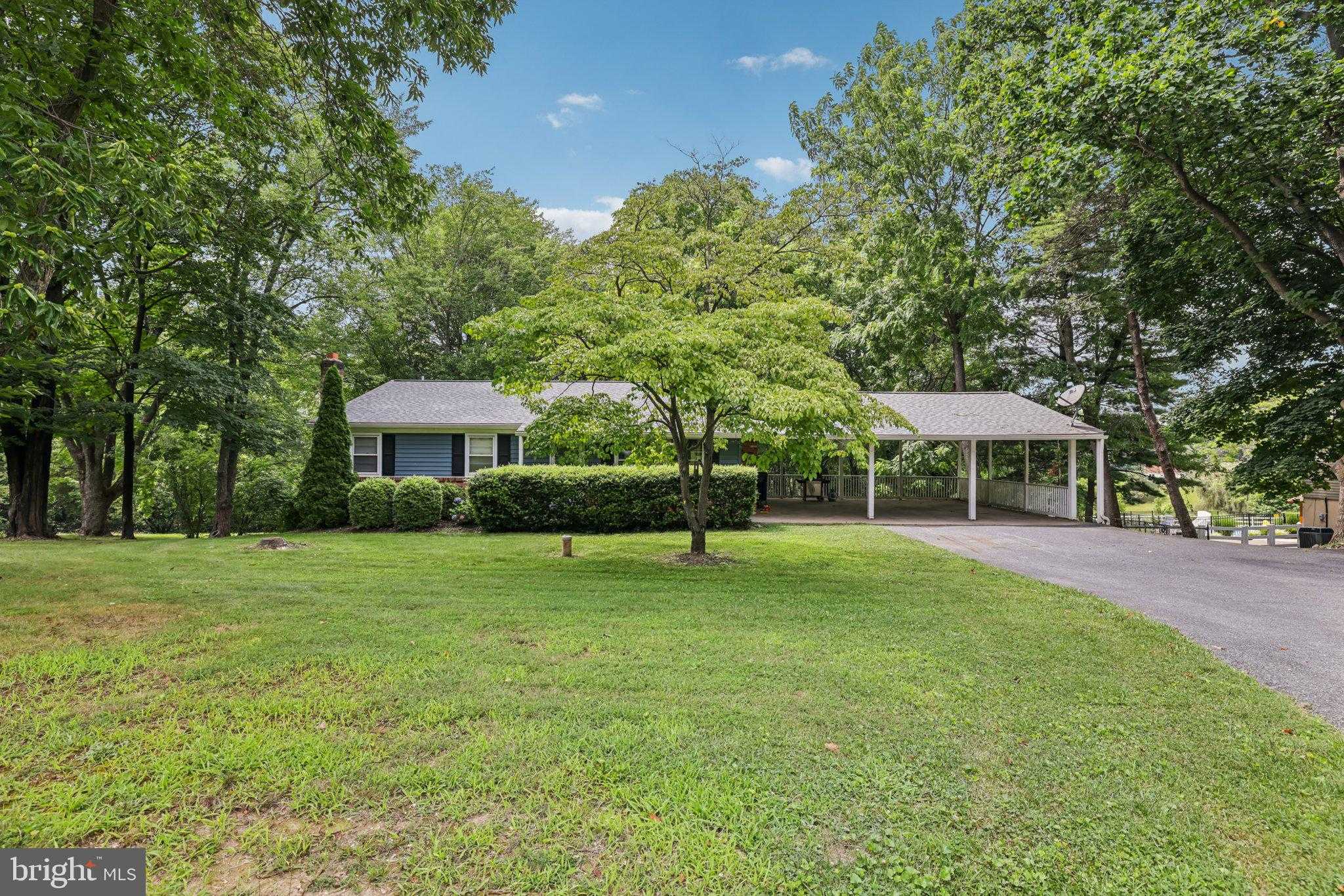 13128 Manor Dr, Mount Airy