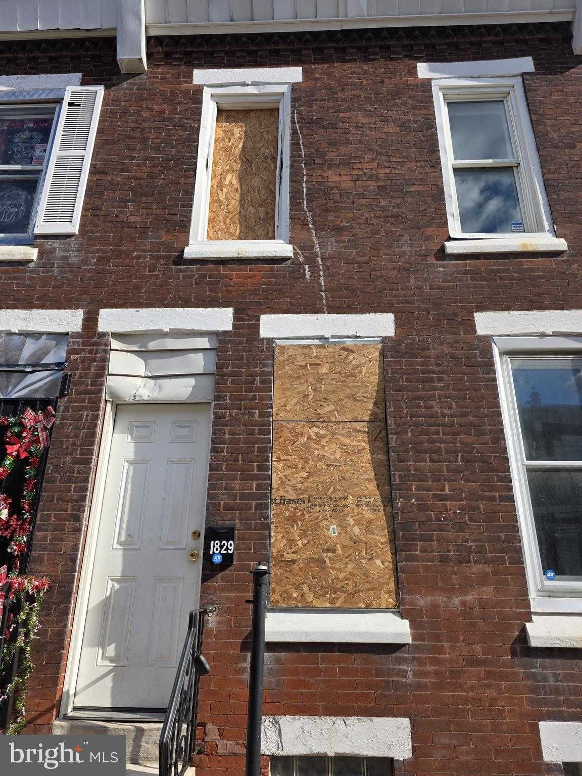 1829 E Clementine St photo 2