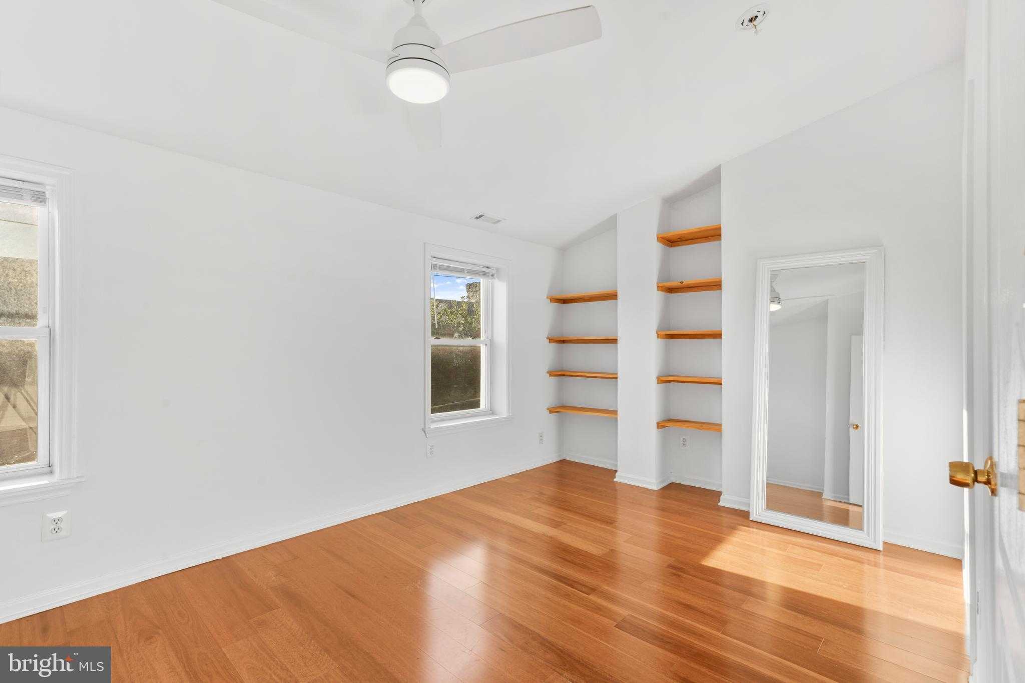 944 N Randolph St photo 22