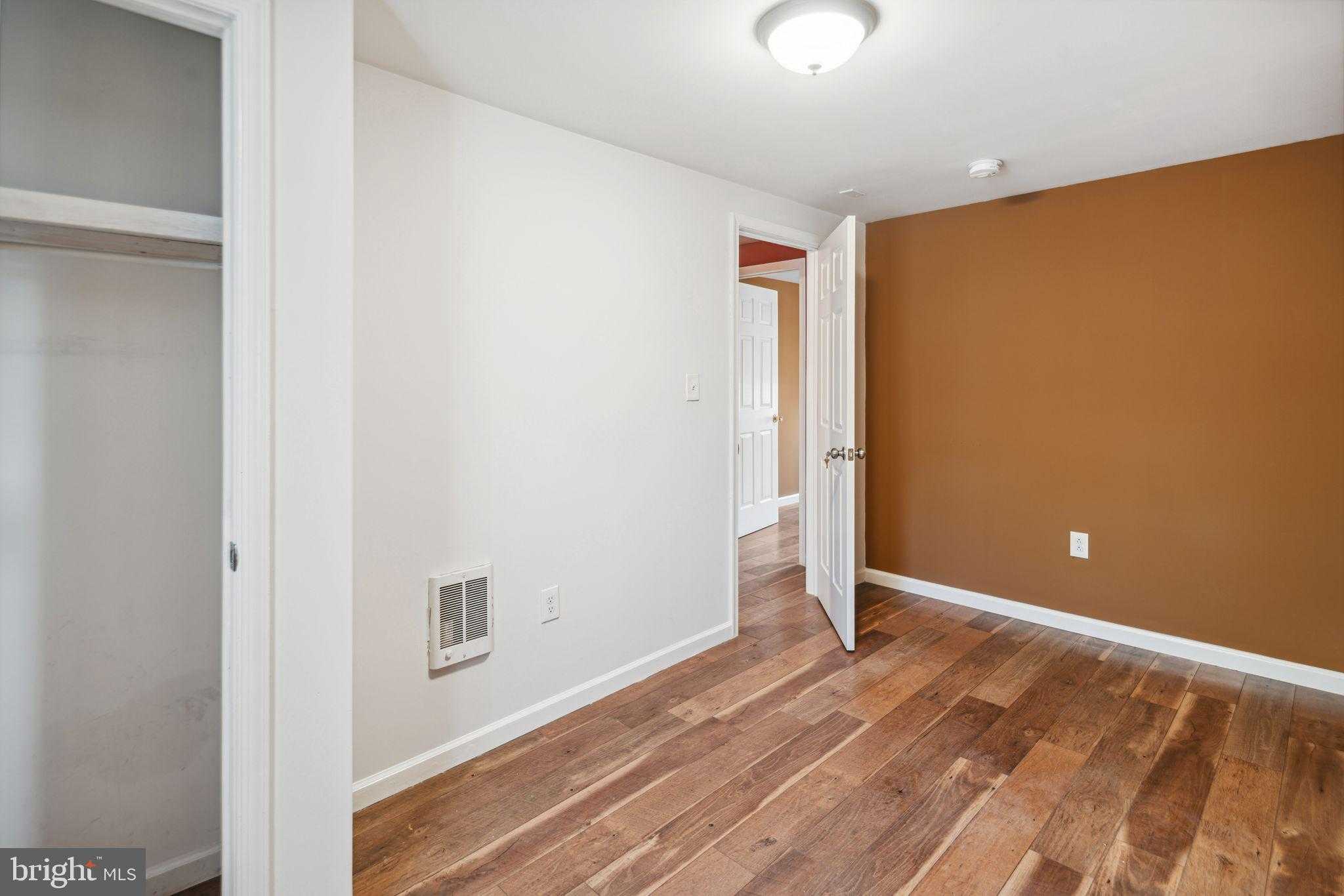 1612 Fontain St photo 10