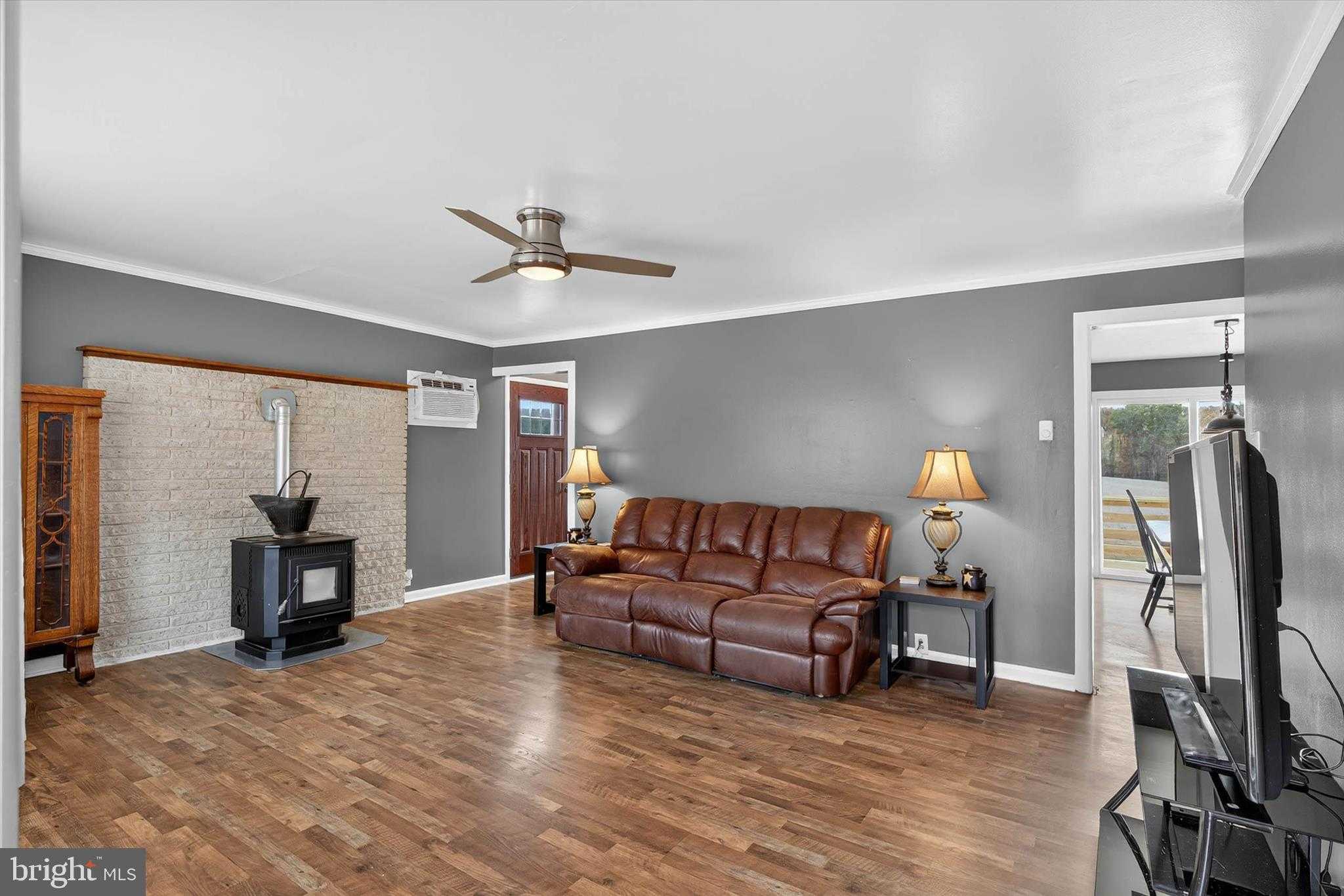 421 Million Dollar Rd photo 5