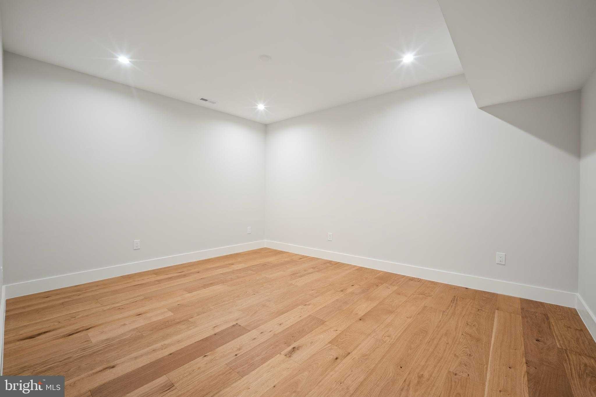 8023 Lewinsville Rd photo 62