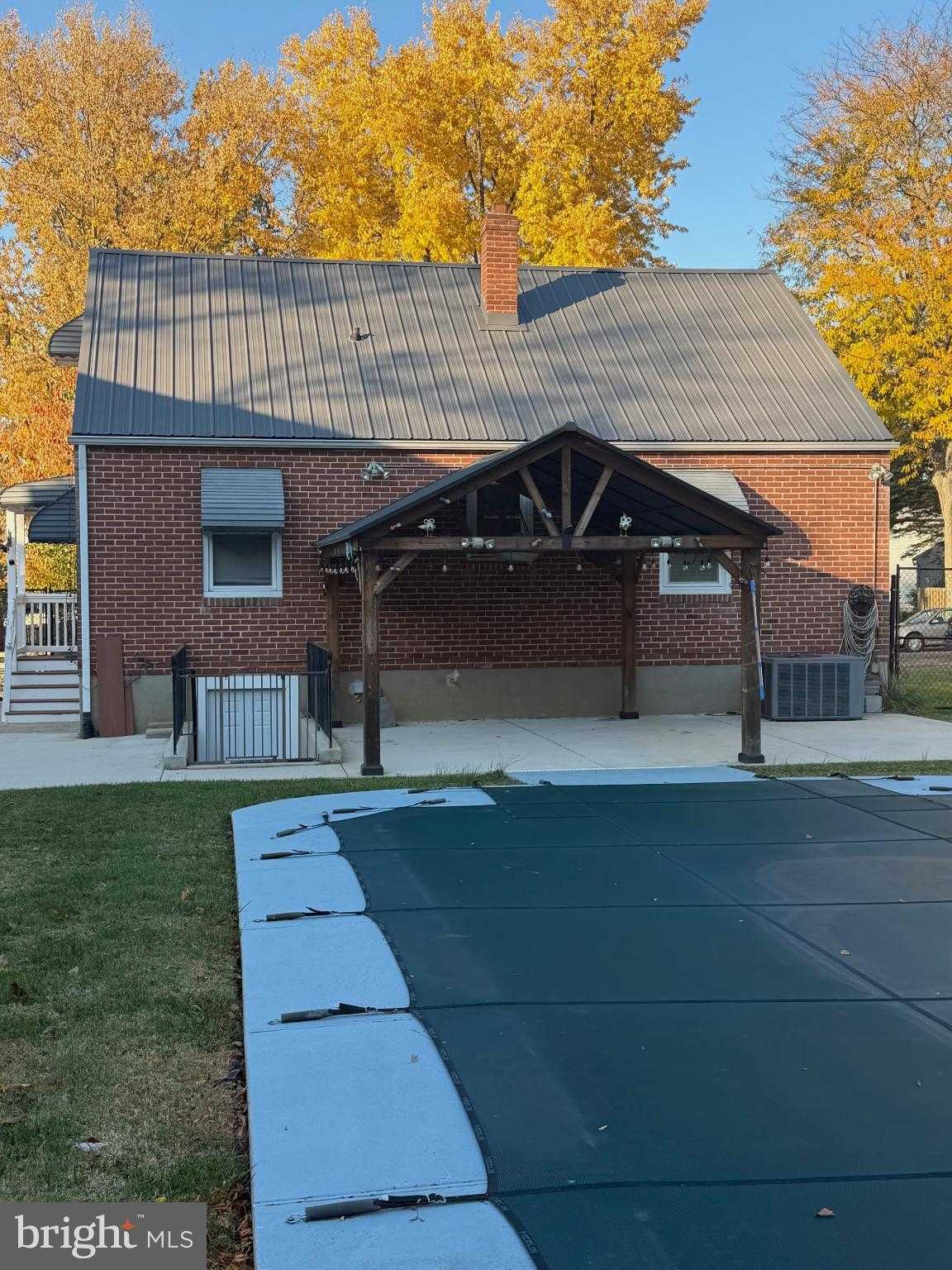 708 Lewis St photo 8