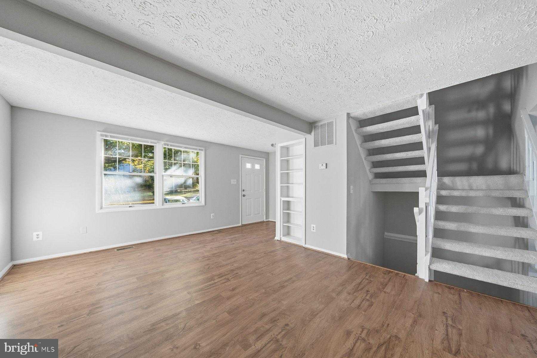 2838 Raymond CT photo 10