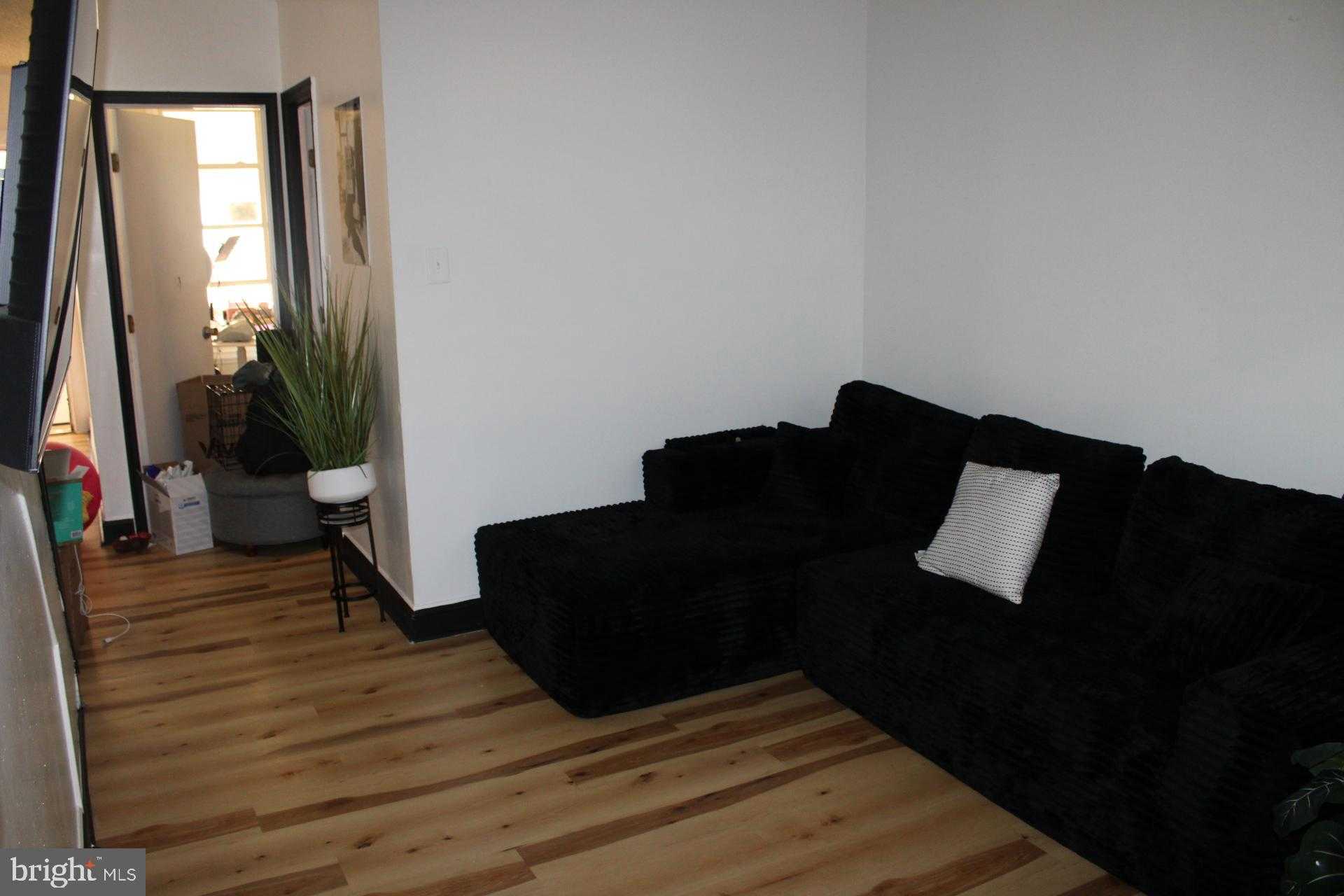 4869 Merion Ave photo 3