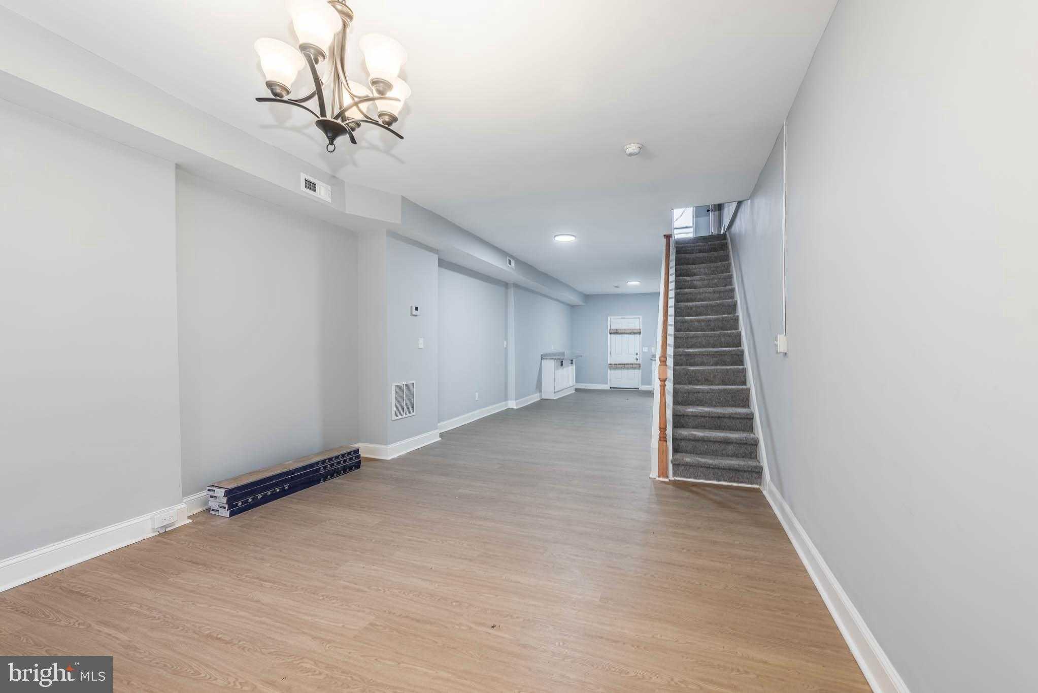 1636 N Ashburton St photo 2