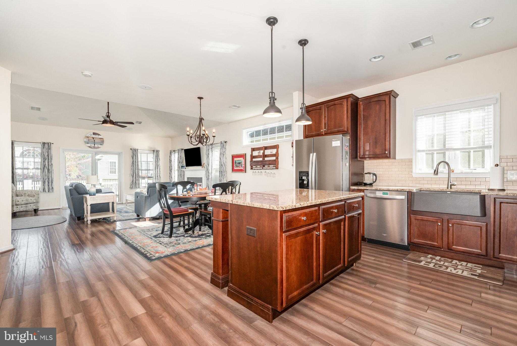 153 James Madison Dr photo 3