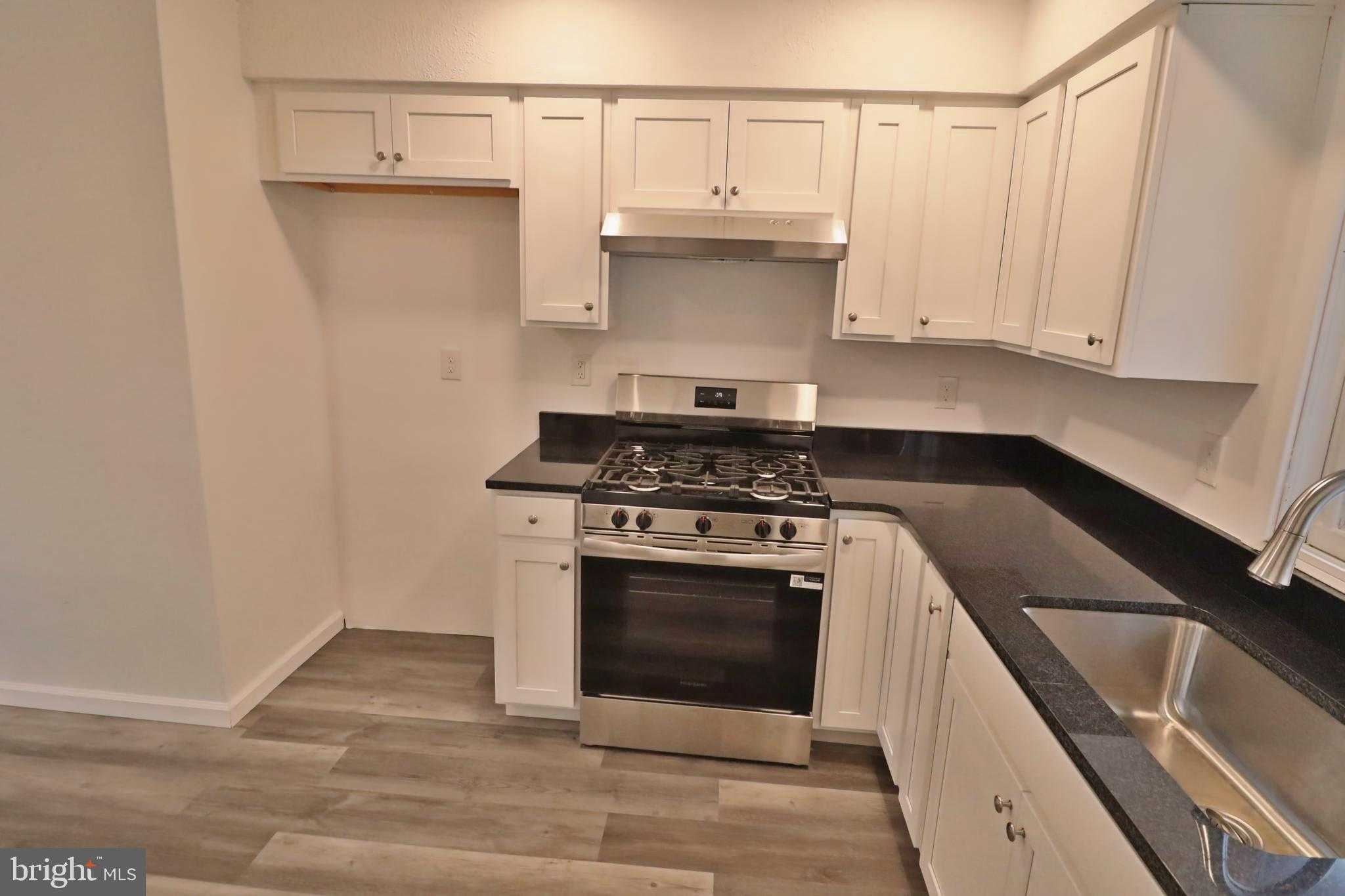 305 Greenland Dr photo 14