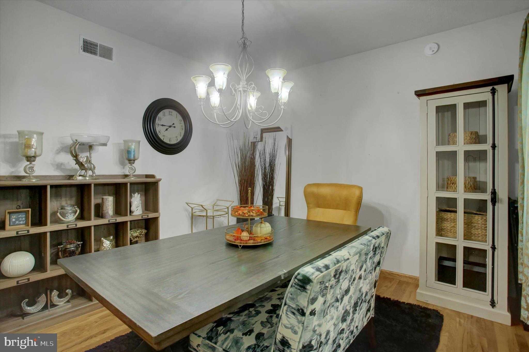 642 Eric Dr photo 13