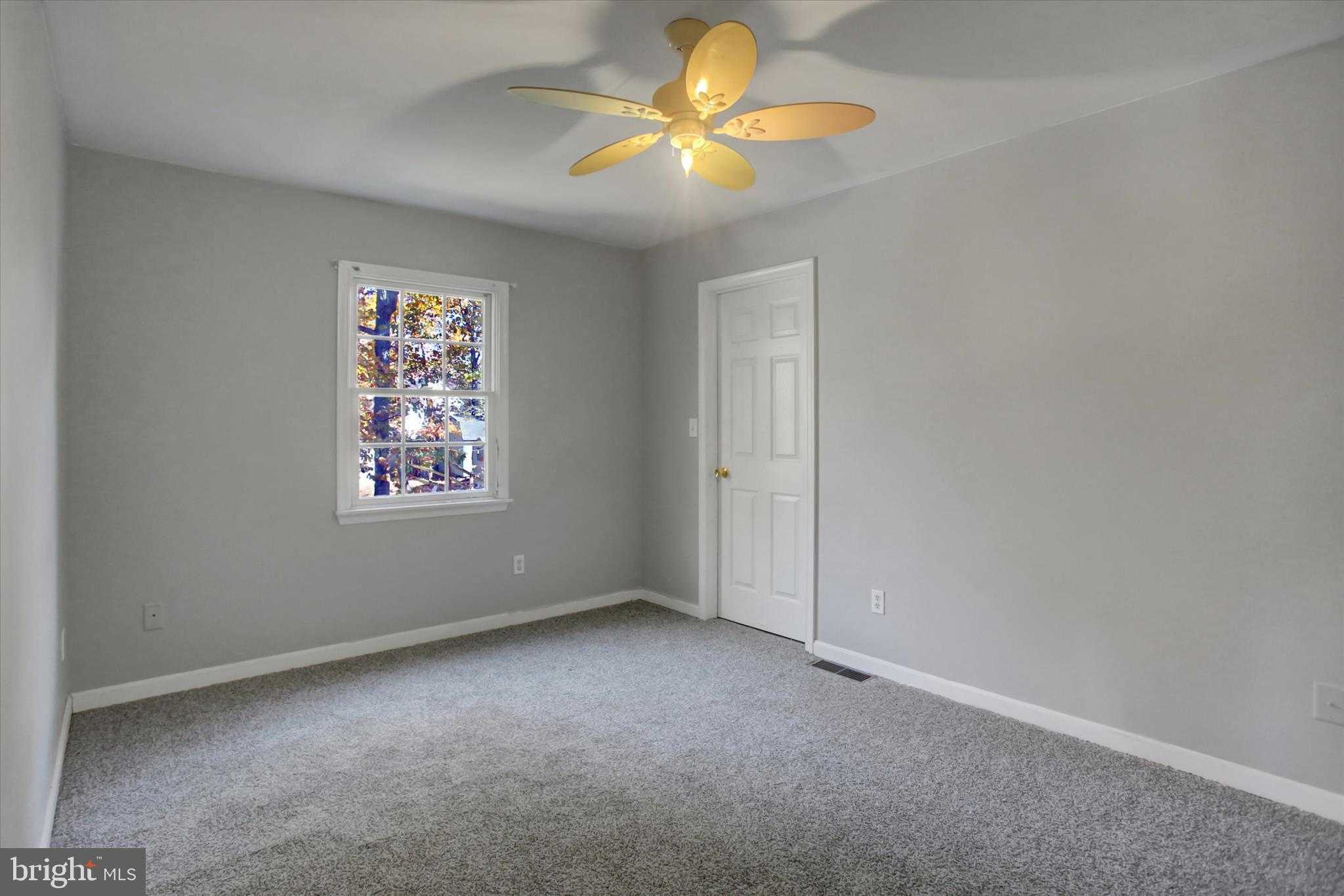 642 Eric Dr photo 31