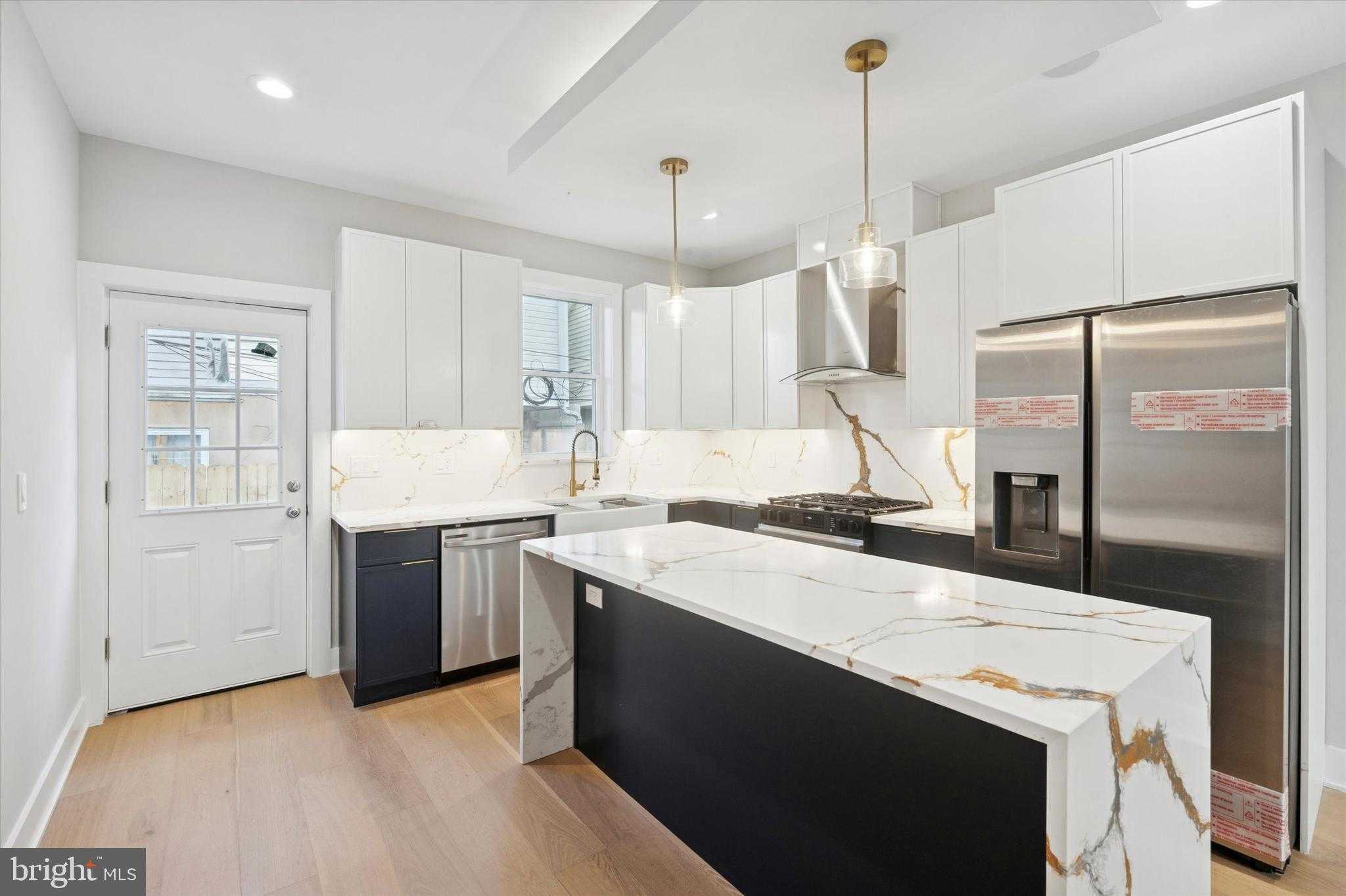 410 Cantrell St photo 3