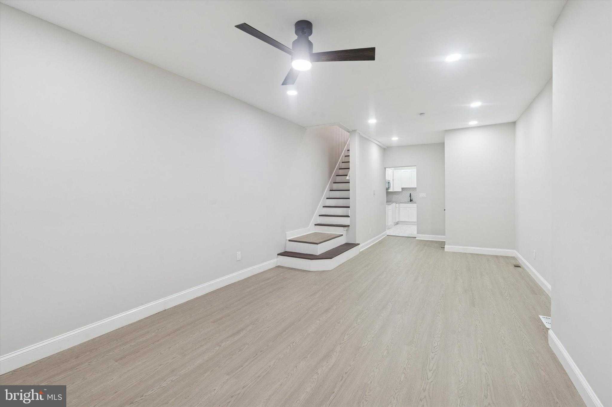 3047 Fontain St photo 4