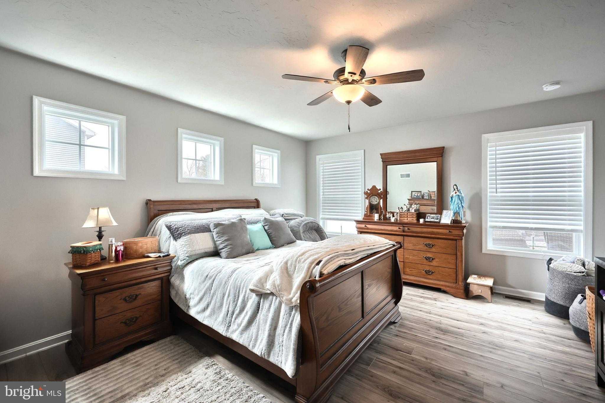 141 Oxford Blvd photo 32