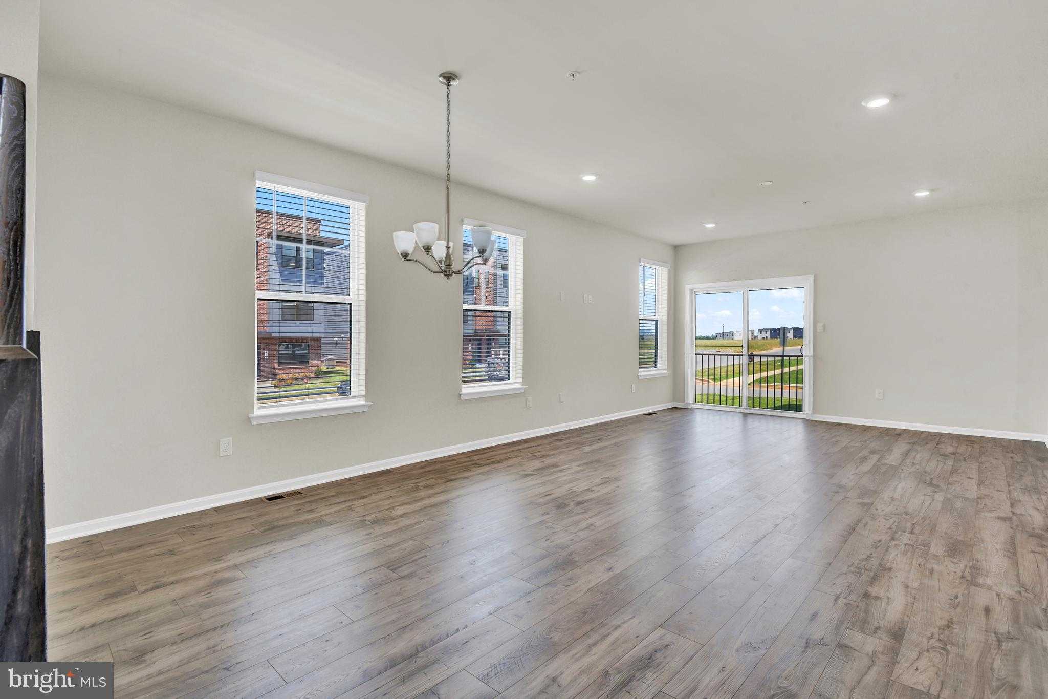 459 Hanson St photo 4