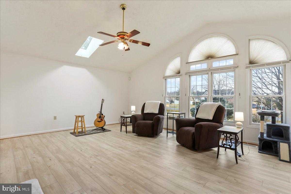 23 Teakwood CT photo 13