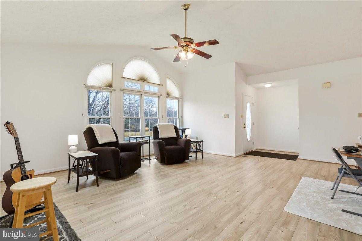 23 Teakwood CT photo 14