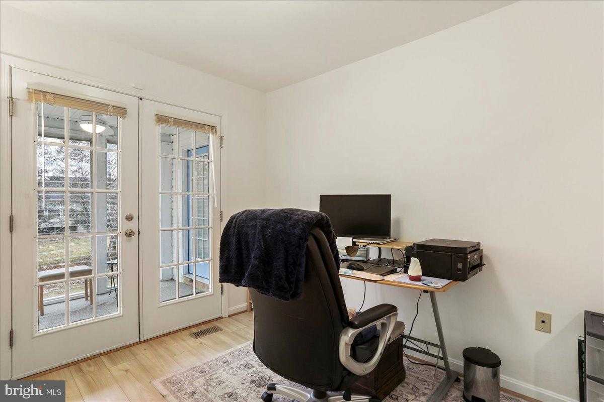 23 Teakwood CT photo 20