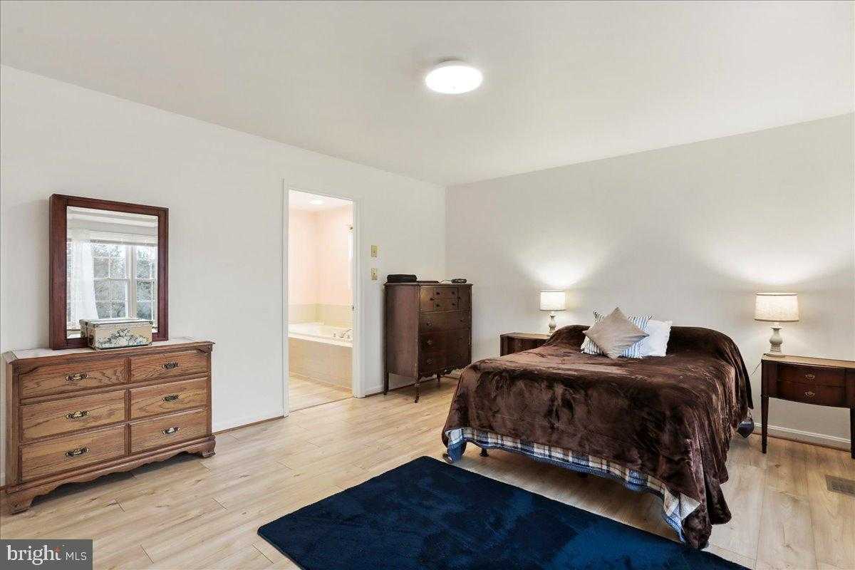 23 Teakwood CT photo 23