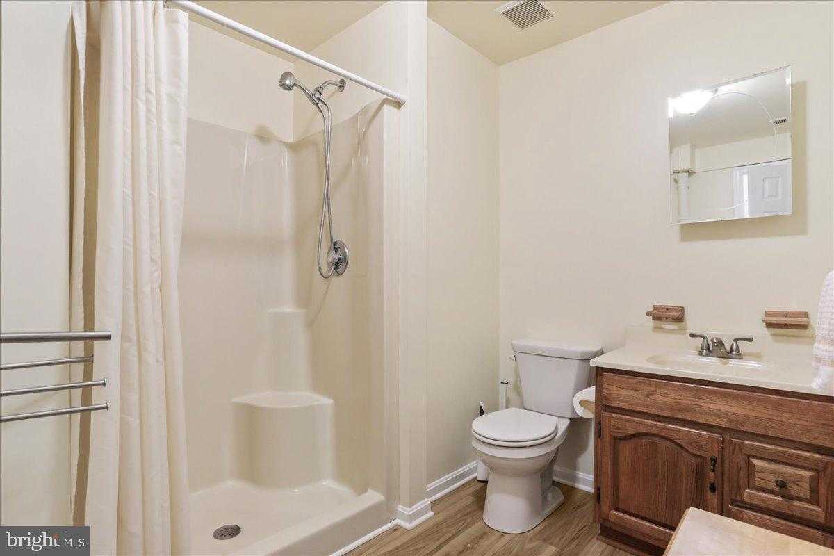 23 Teakwood CT photo 30