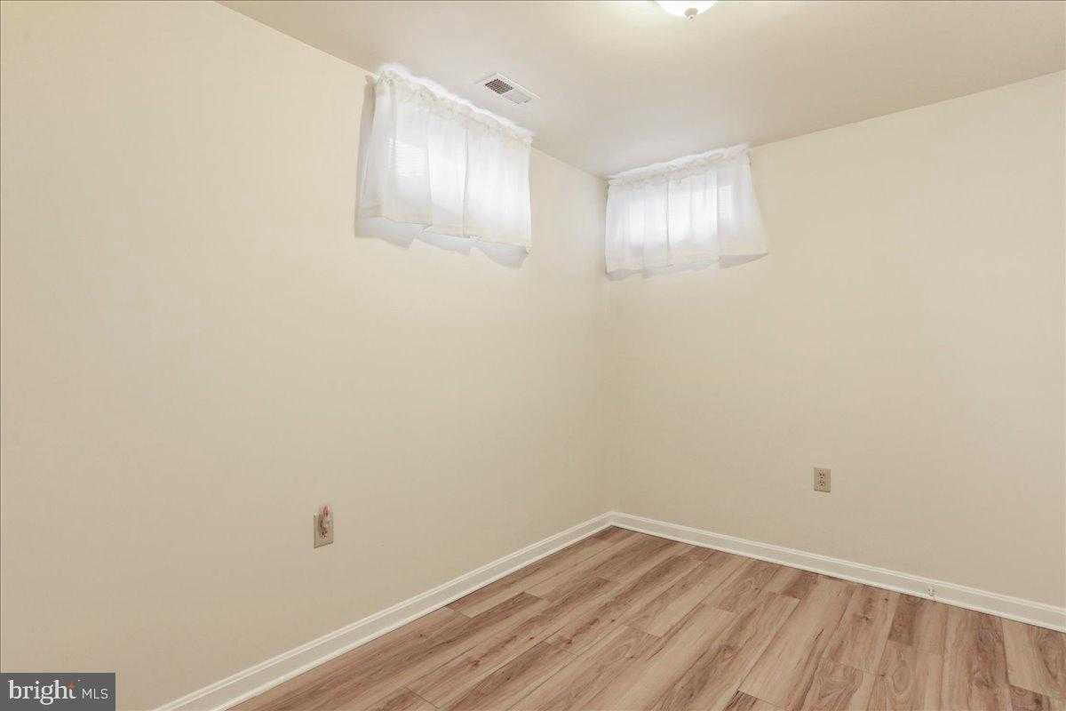 23 Teakwood CT photo 31