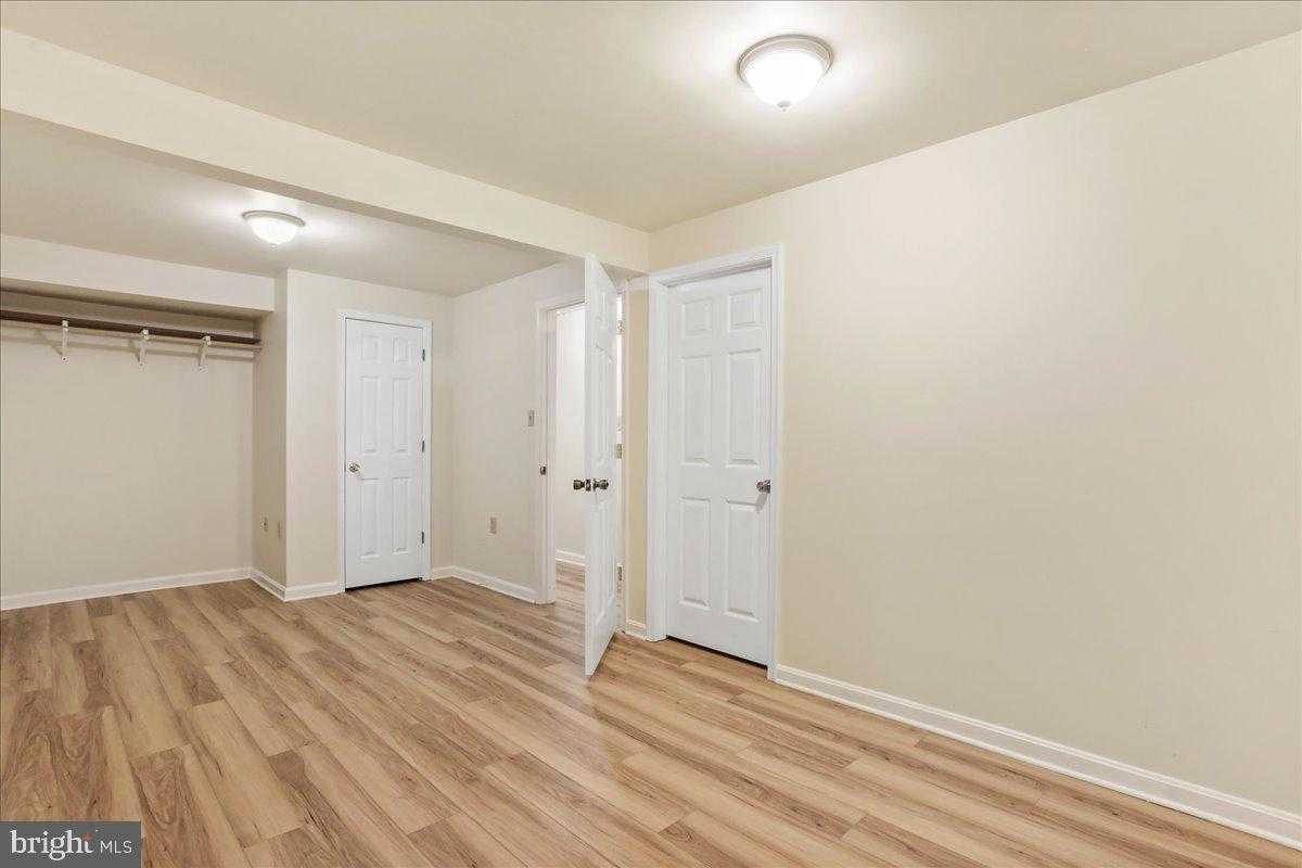 23 Teakwood CT photo 34