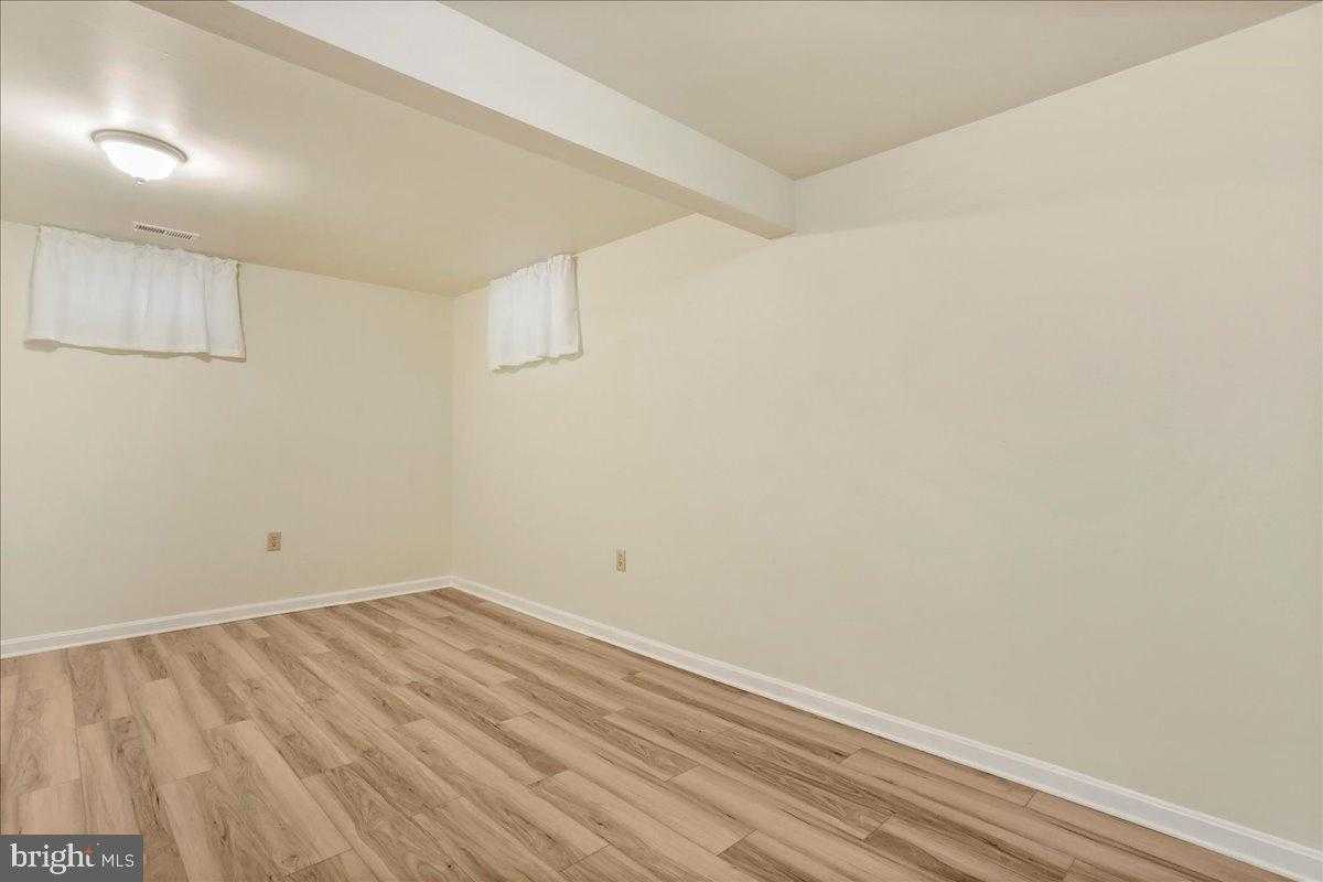 23 Teakwood CT photo 35