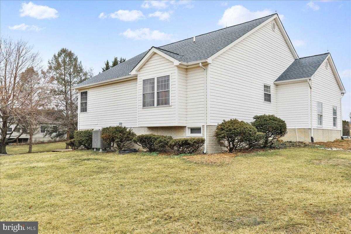 23 Teakwood CT photo 5