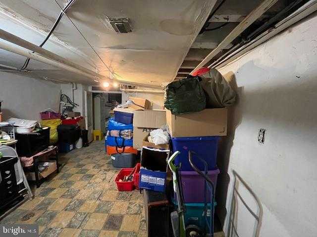 1031 N 67th St photo 11