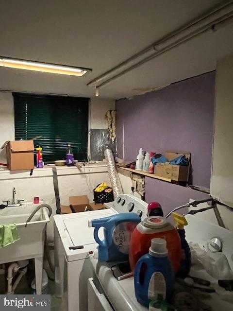 1031 N 67th St photo 12