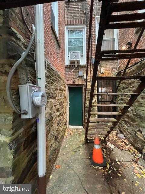 1031 N 67th St photo 14