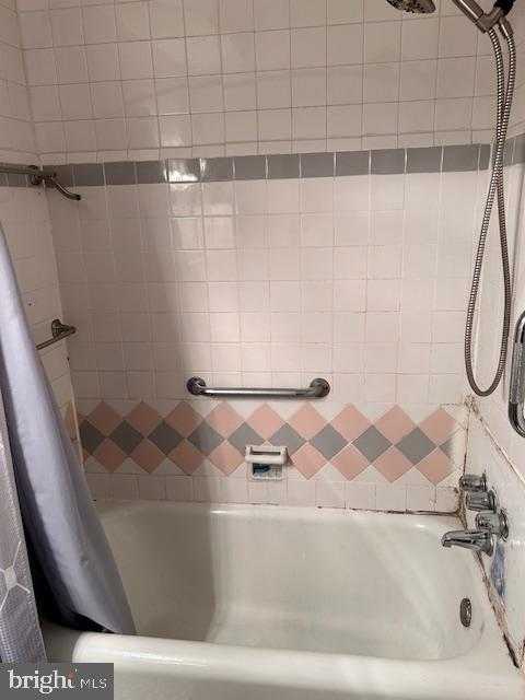 1031 N 67th St photo 7