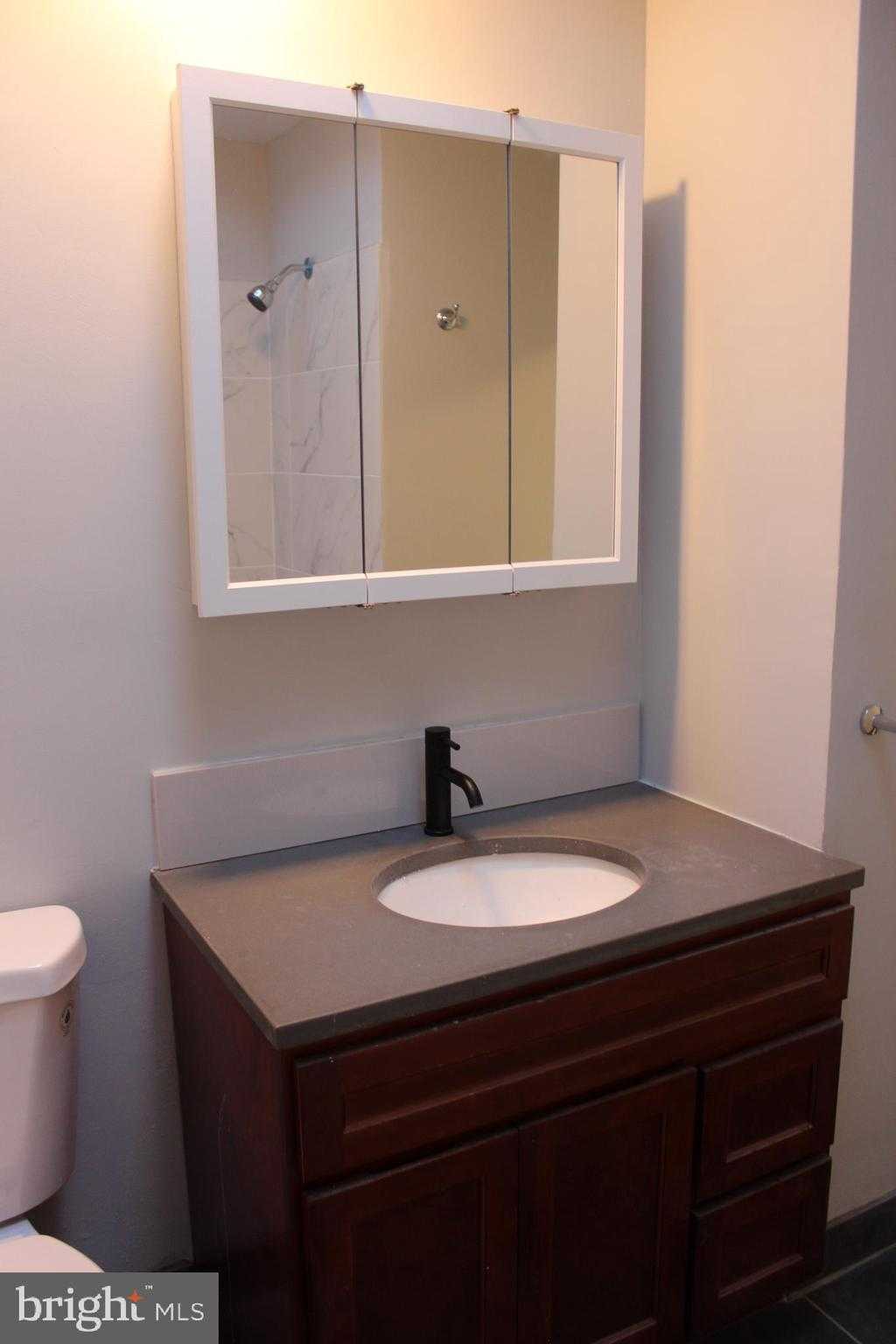 527 E Luray St photo 19