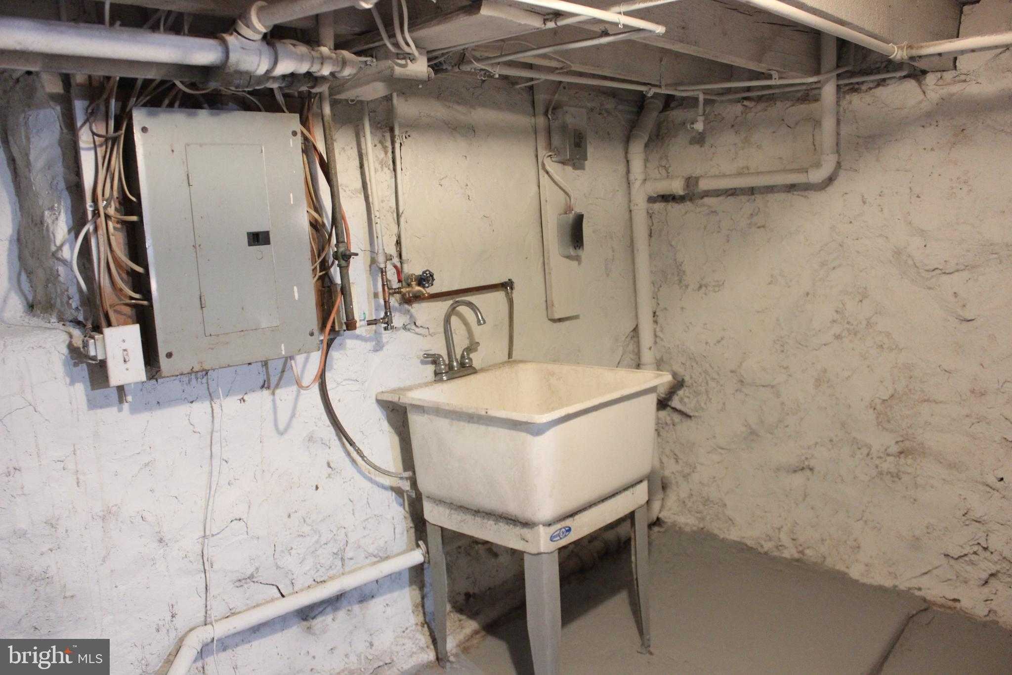 527 E Luray St photo 25