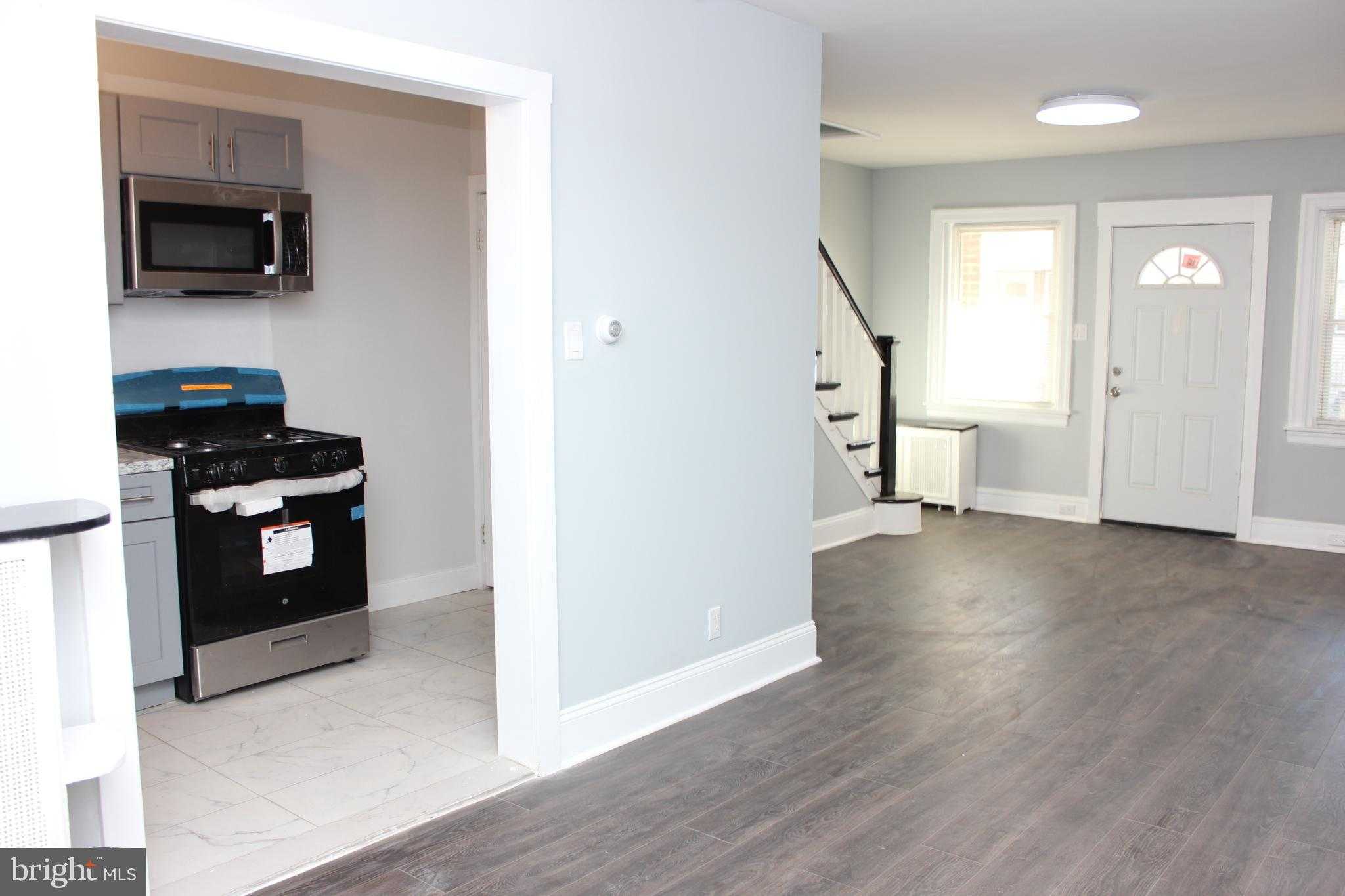 527 E Luray St photo 6