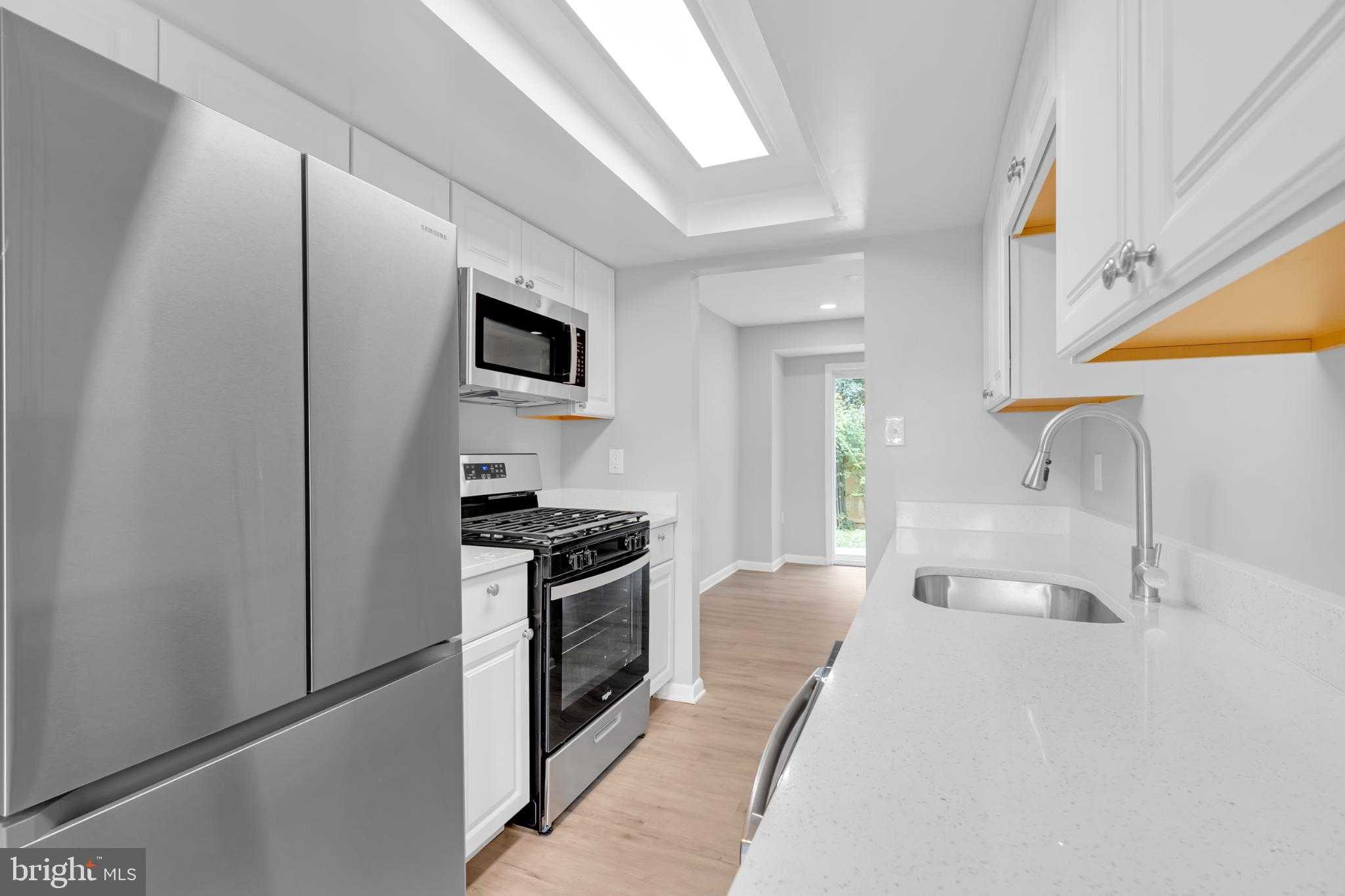 7403 Larne Ln photo 7