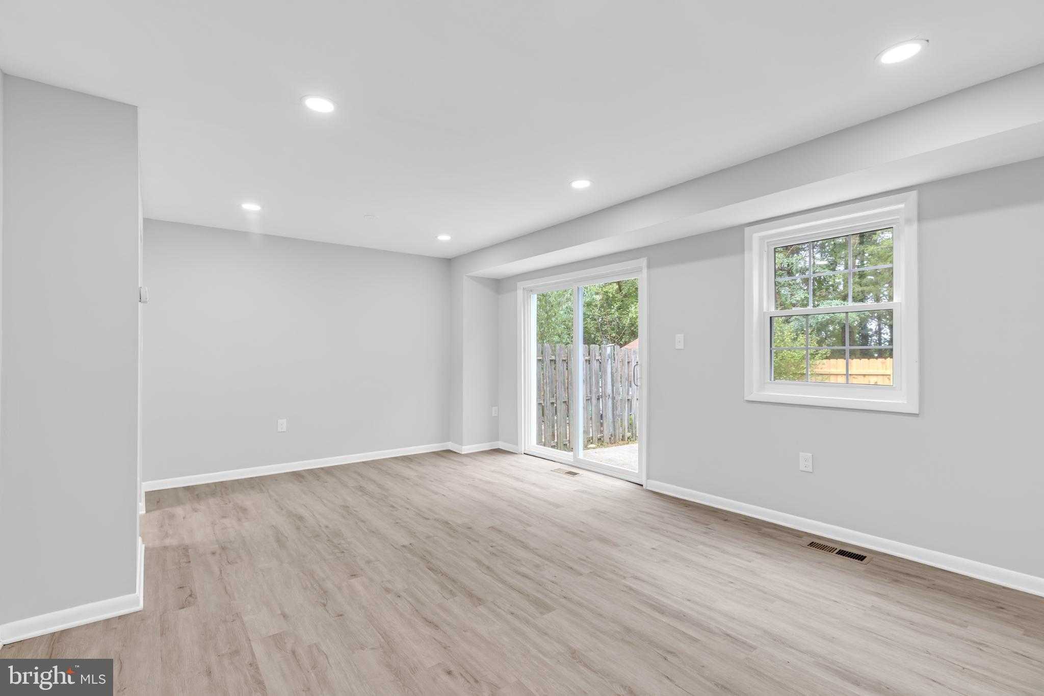 7403 Larne Ln photo 9