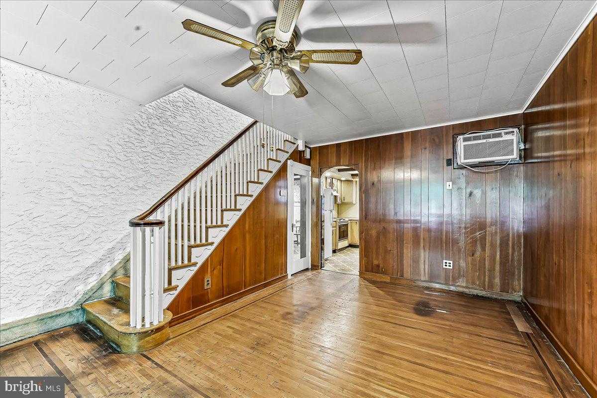 2547 S Sartain St photo 5