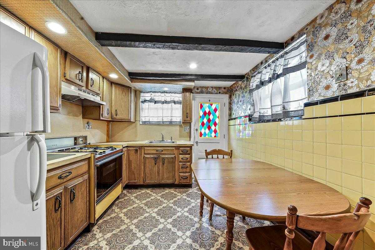 2547 S Sartain St photo 6