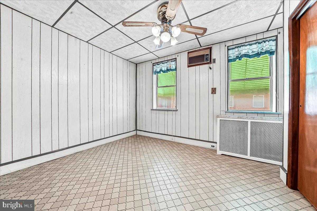 2547 S Sartain St photo 8