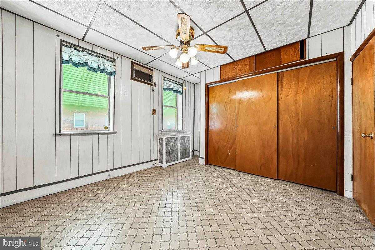 2547 S Sartain St photo 9