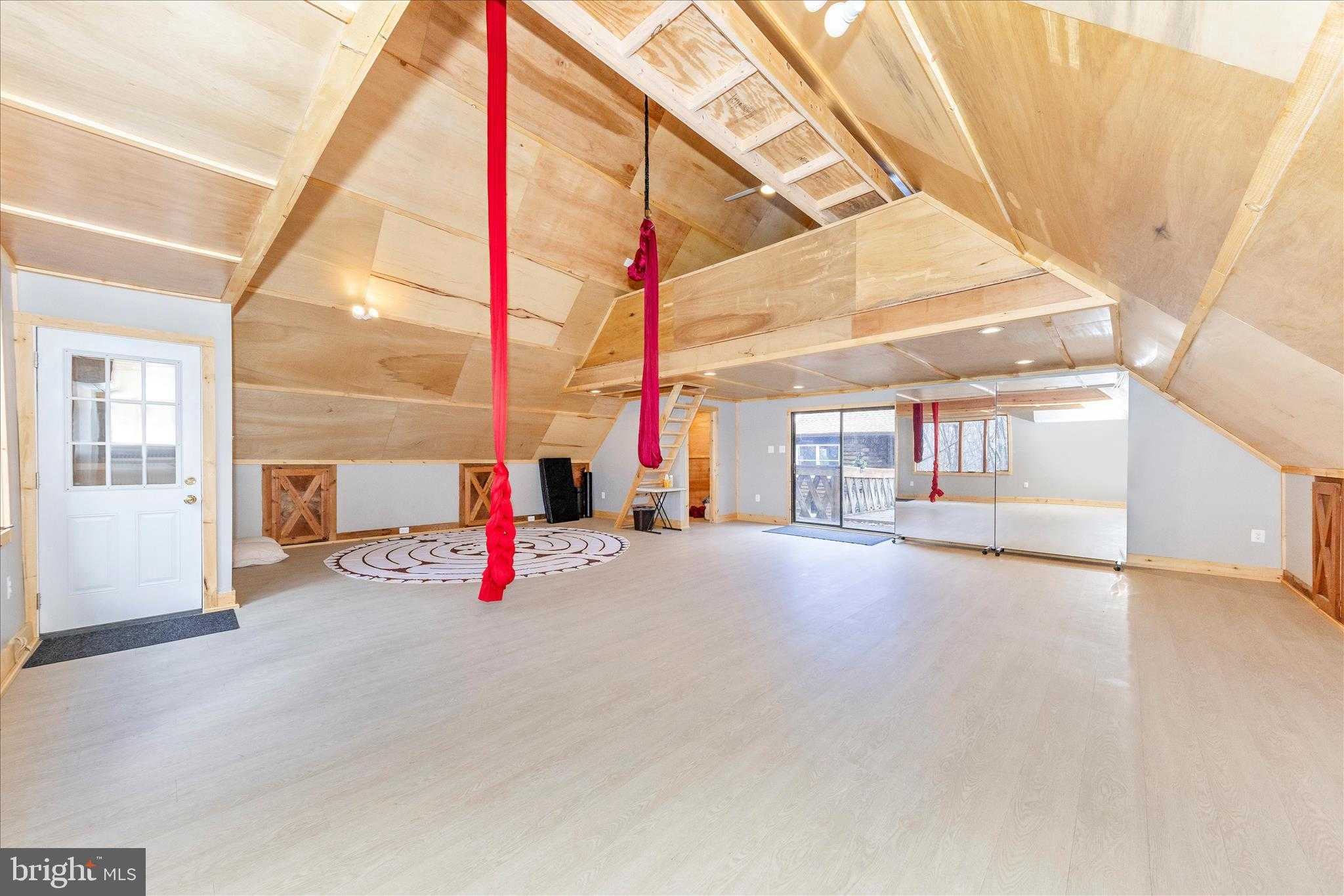 1402 Hoffmaster Rd photo 5